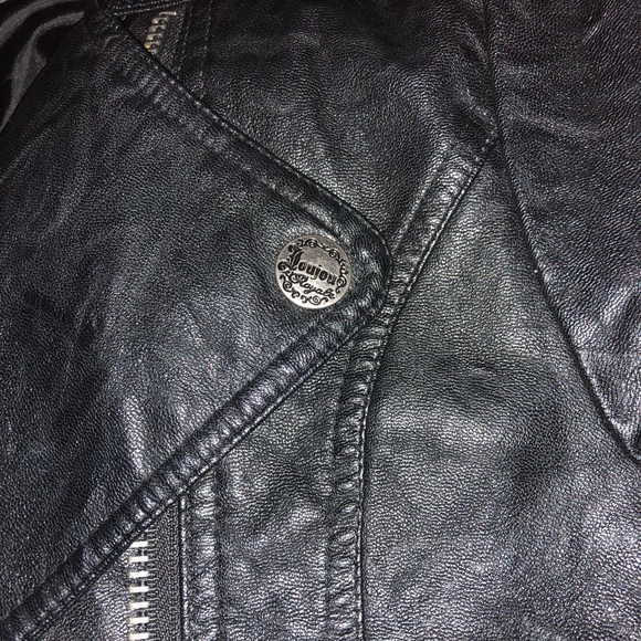 Leather jacket - Picture 2 of 5